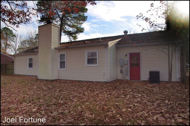 Building Photo - 626 Village Green Pkwy