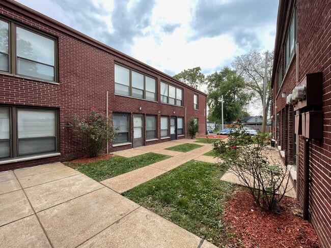 Building Photo - Morganford Plaza Apartments