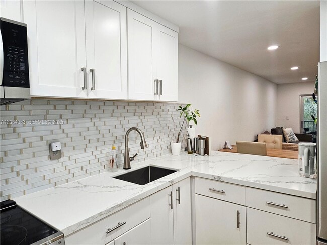Foto del edificio - 2620 NE 135th St