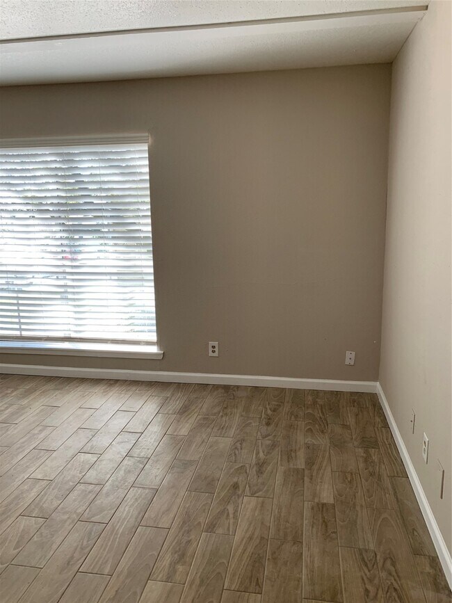 Foto del edificio - 6200 W Tidwell Rd