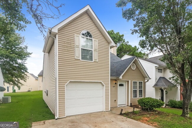 Building Photo - 3695 Longview Dr