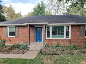 Building Photo - 905 Mitchell Rd