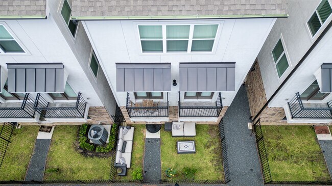 Foto del edificio - 1274 N Post Oak Rd