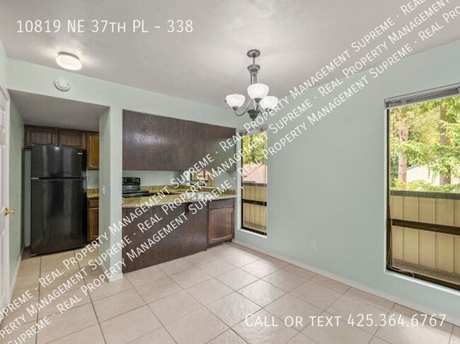 Building Photo - 10819 NE 37th Pl