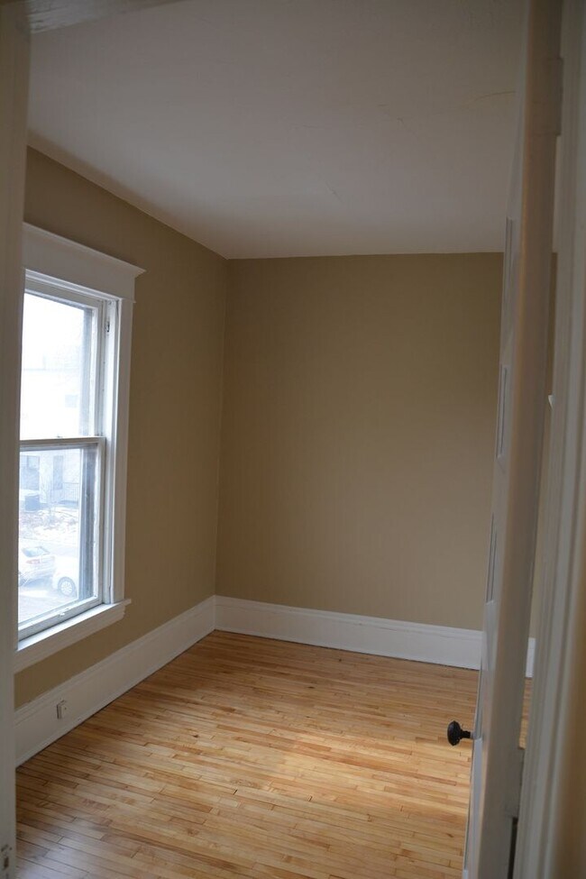 Foto del edificio - 717 W 28th St