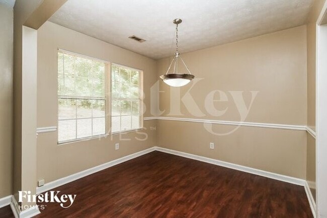 Building Photo - 165 Fairclift Dr