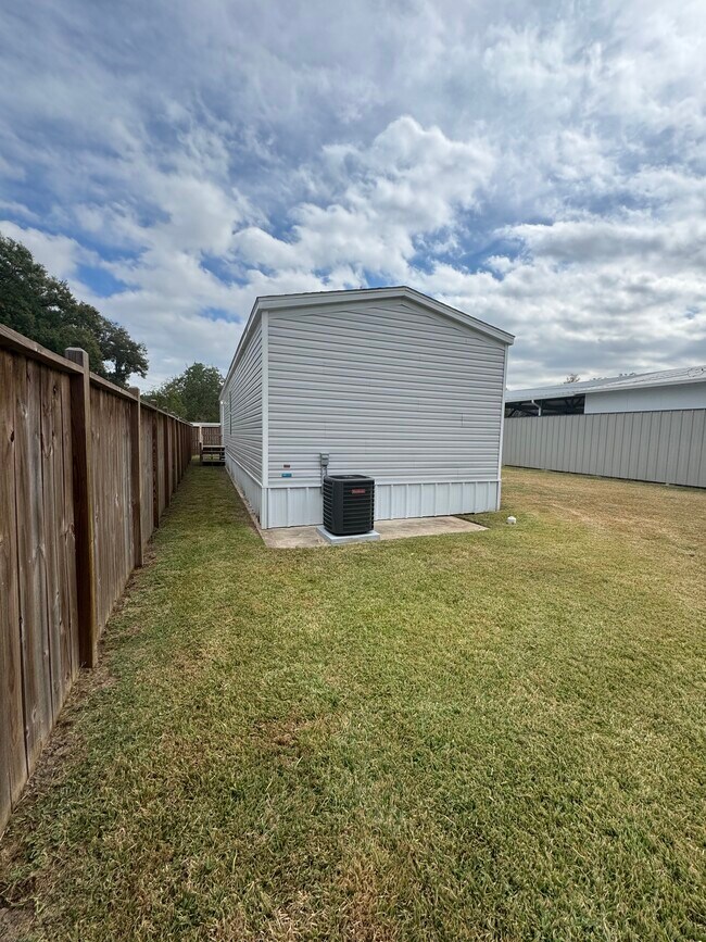 Atrás - 5695 Indian Trl