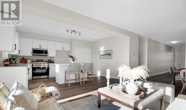 Photo du bâtiment - 6937 Royal Magnolia Ave