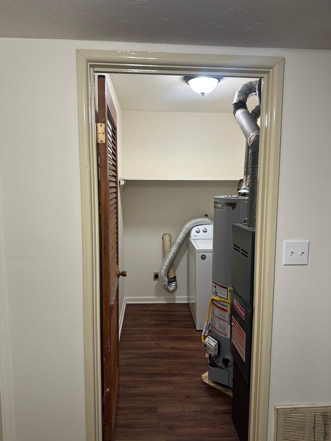 Foto del edificio - 3000 Fordhaven Rd