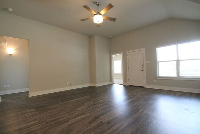 Foto del edificio - Move In Ready! – 3BD/2BA Azle Duplex | Granite Counters, Stainless Steel Appliances, Hardwood-Loo...