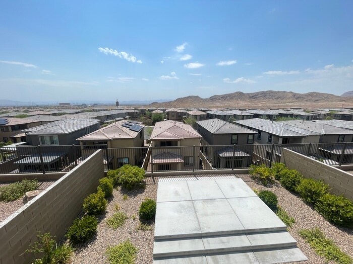 Foto principal - Carry Over Showing: This property has been...