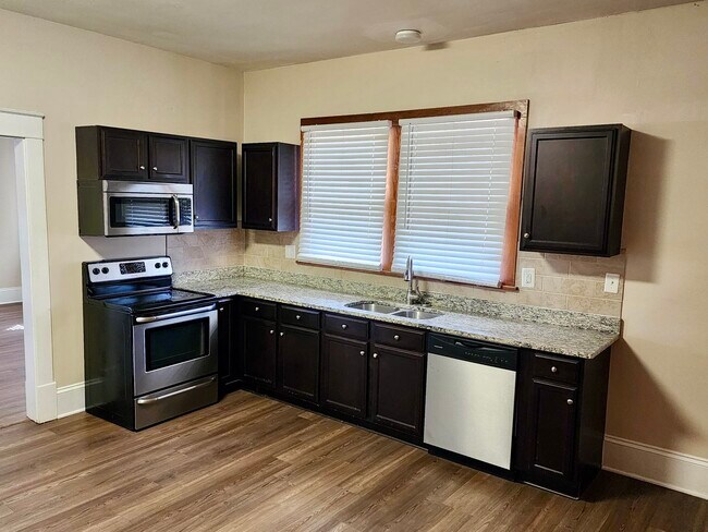 Cocina - 1628 S Main St