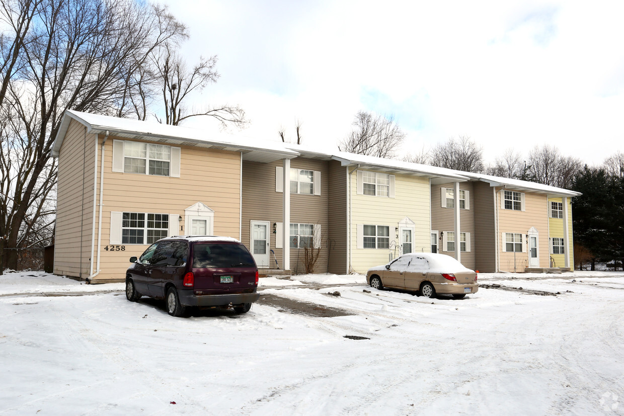 Building Photo - Bond Street Townhomes