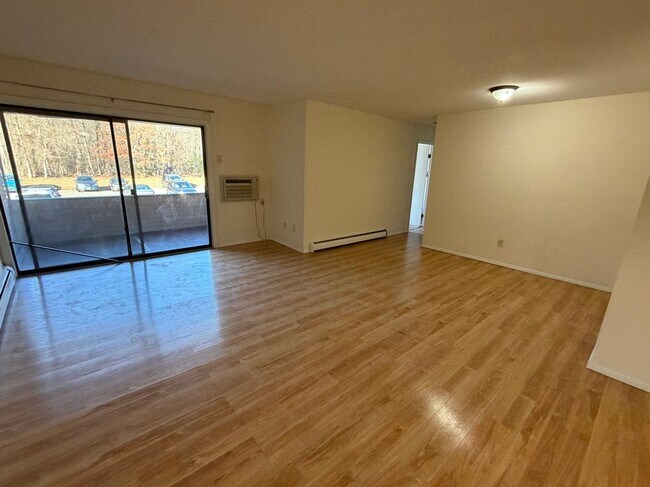 Foto del edificio - 565 Talcottville Rd