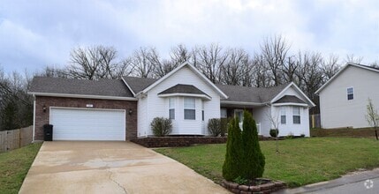 Building Photo - 142 Lyle Curtis Cir