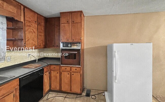 Building Photo - 7852 Opal Dr