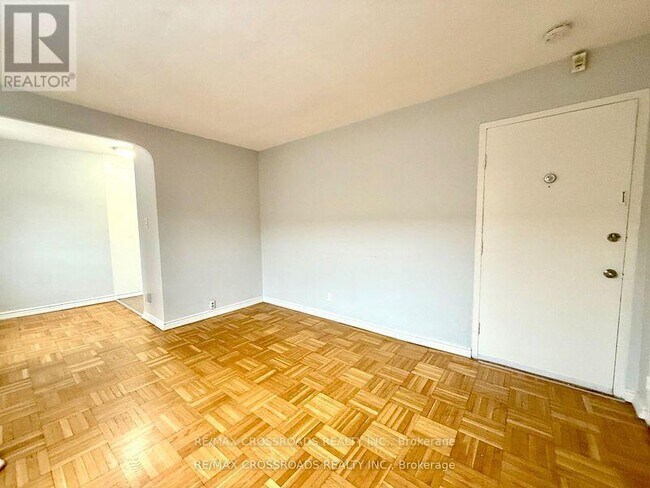 Photo du bâtiment - 2770 Yonge St