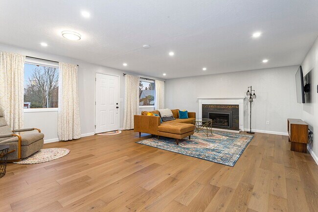 Building Photo - 12318 SE 67th Ct