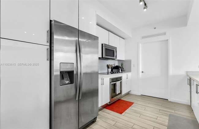 Foto del edificio - 999 SW 1st Ave