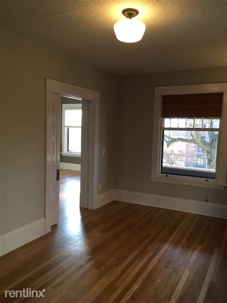 Building Photo - 422 Lafayette Ave NE