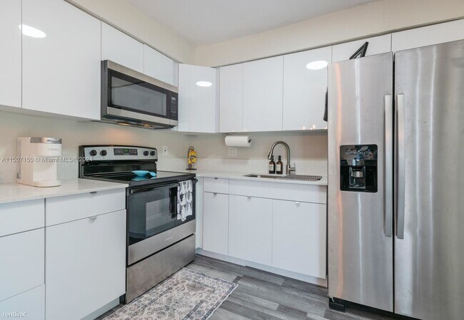 Building Photo - 2 br, 2 bath Duplex - 5042 SW 93rd Ave