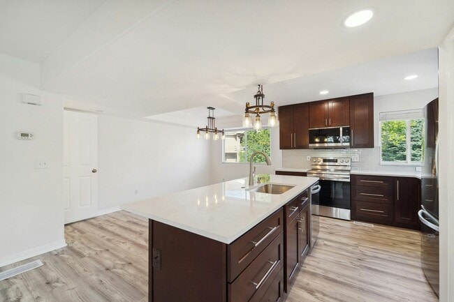 Building Photo - 4501 E Kentucky Cir