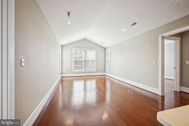 Foto del edificio - 910 Powhatan St