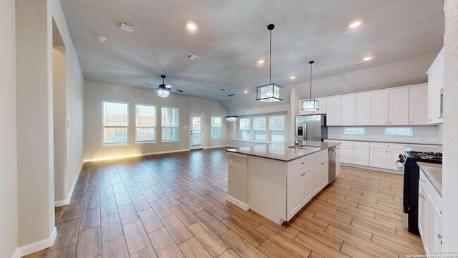 Foto del edificio - 5911 Akin Glen