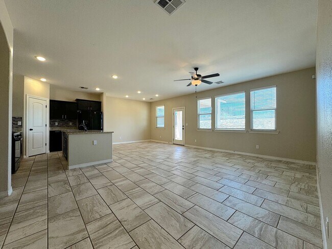 Foto del edificio - Northeast El Paso 4 Bed Refrig A/C!