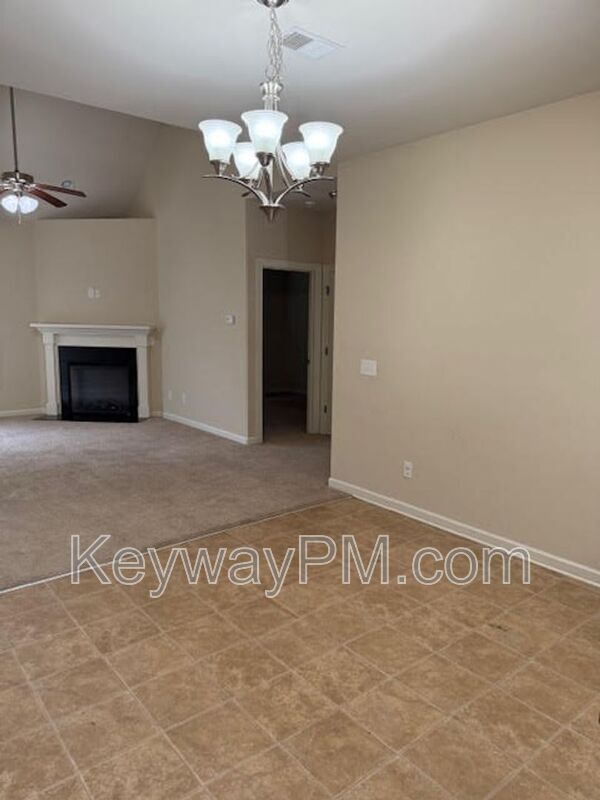 Building Photo - 921 Erika Ln