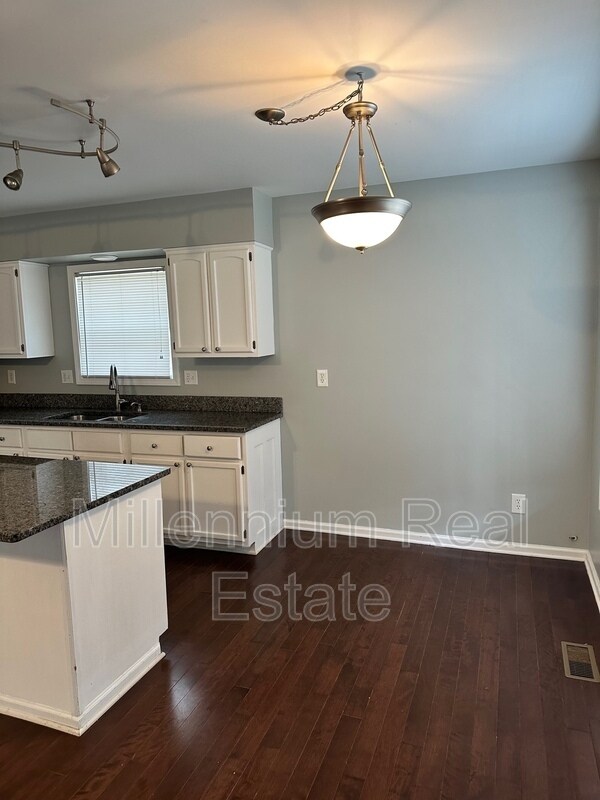 Foto del edificio - 295 Central Ave