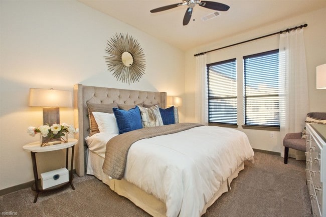 Building Photo - 1 br, 1 bath  - 20201 Kingsland Blvd