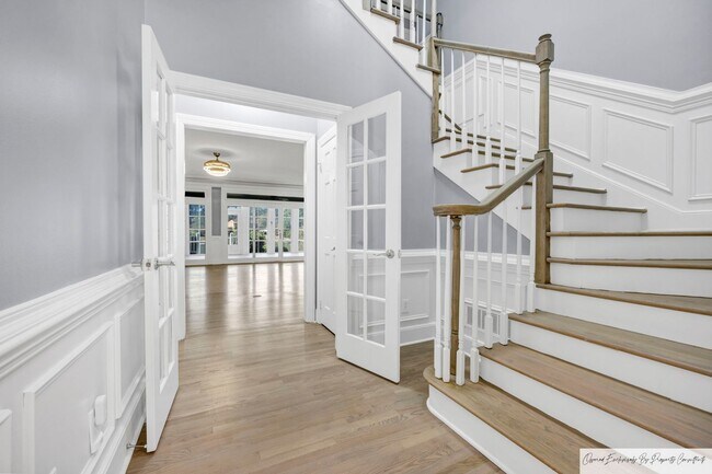 Foto del edificio - EXECUTIVE STYLE LAKESIDE HOME IN SPRING VA...