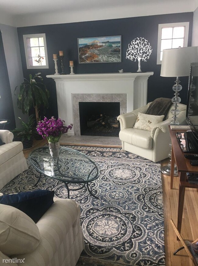 Foto del edificio - 3 br, 1.5 bath House - 122 Royal Ave
