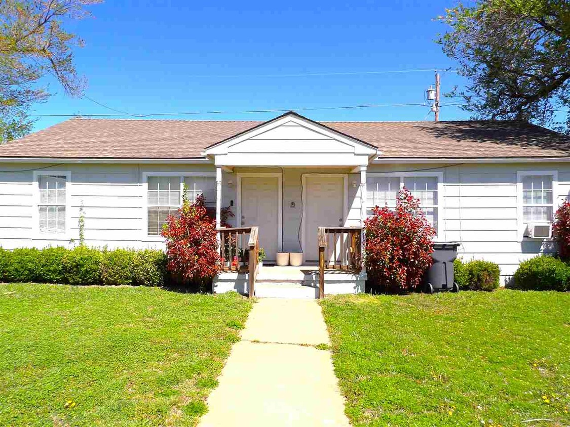 Primary Photo - 1159 NW Ozmun Ave