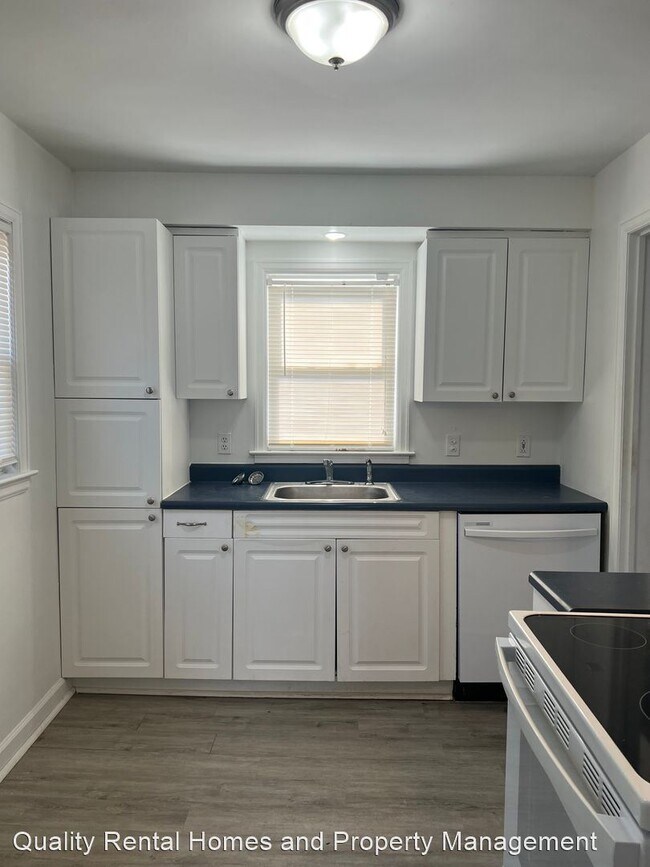 Building Photo - 2 br, 1 bath House - 960 Salisbury Ave