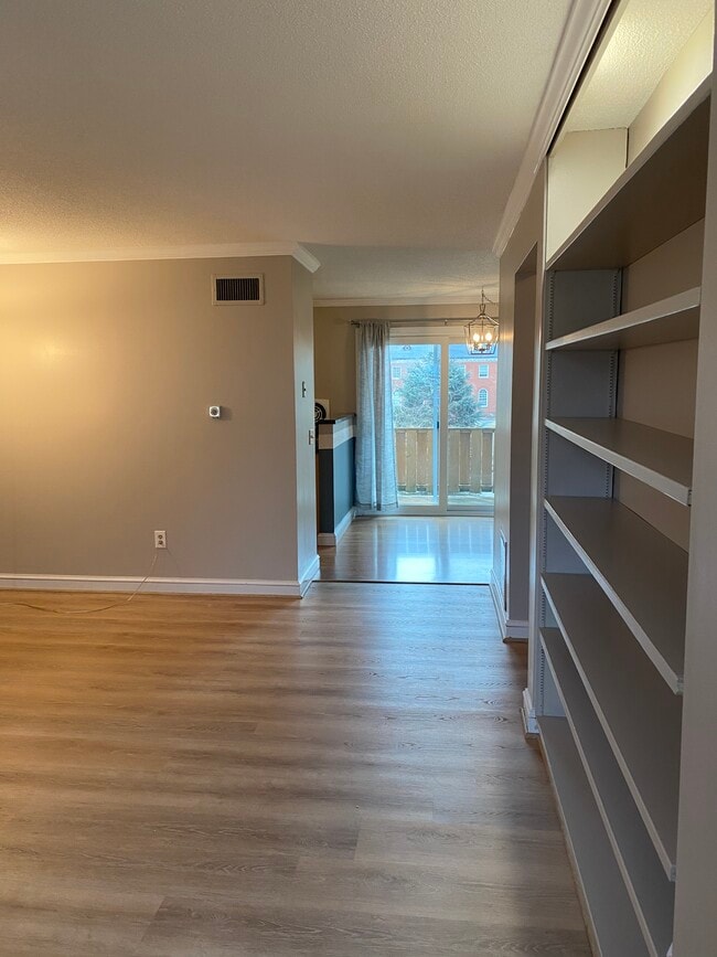 Building Photo - 66 Willieb St