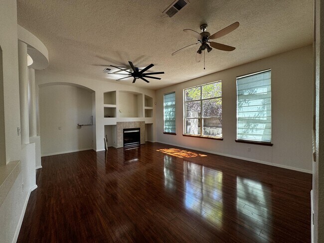 Foto del edificio - 10115 Showlow St NW