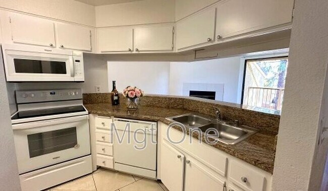 Foto del edificio - 10655 Lemon Ave