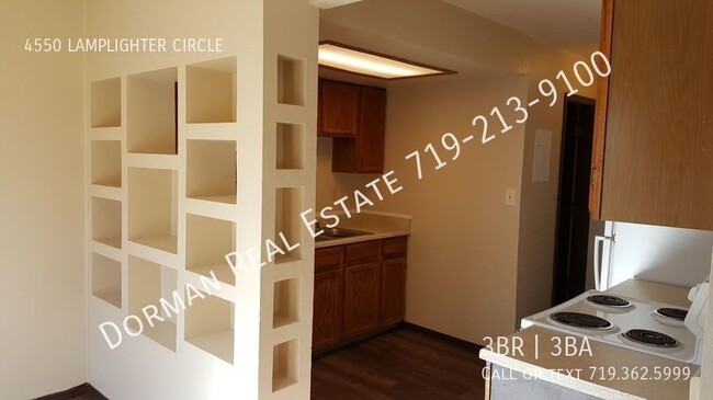 Foto del edificio - Updated Townhome close to Ft Carson