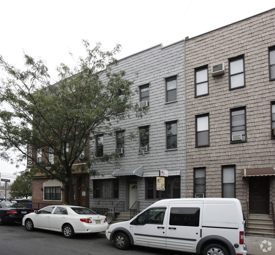 Primary Photo - 407 Humboldt St
