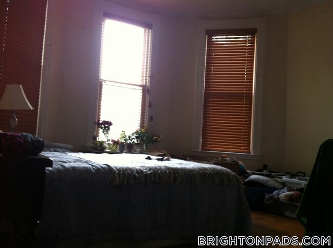 Building Photo - 18 Murdock St