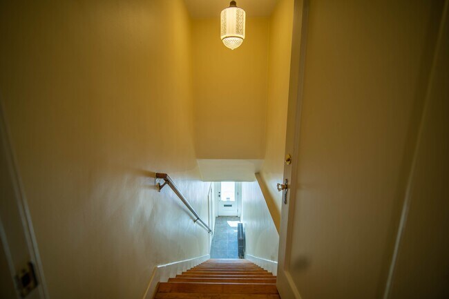 Building Photo - 553 Beaver St