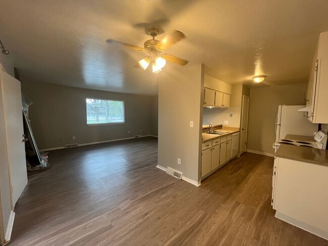 Foto del edificio - 3 bed 2 bath townhouse - Great Location