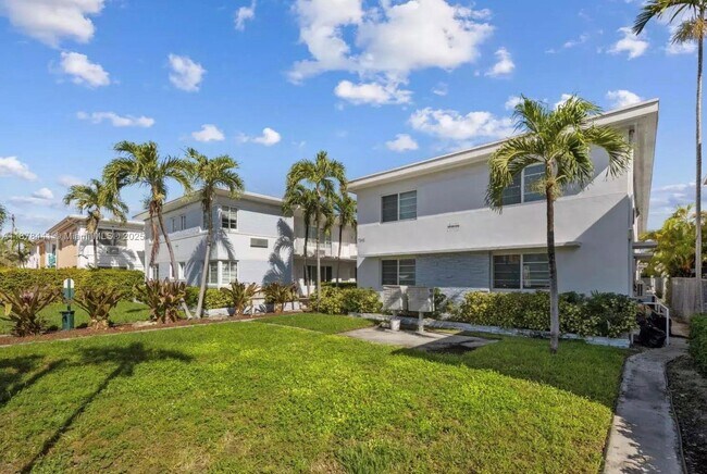 Foto del edificio - 7315-7325 Carlyle Ave