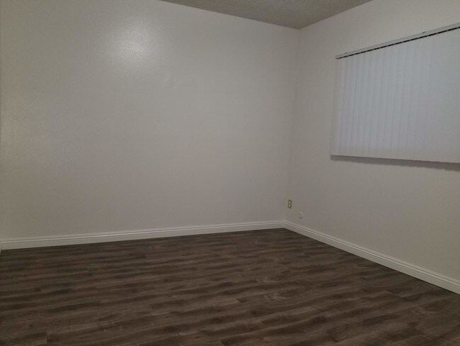 Foto del edificio - 8148 Hill Dr