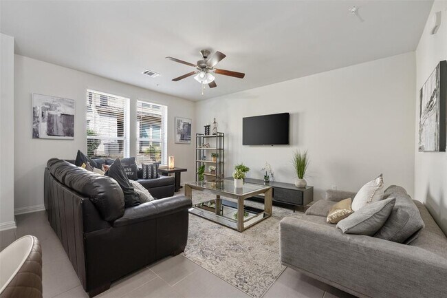 Foto del edificio - 13800 Lyndhurst St