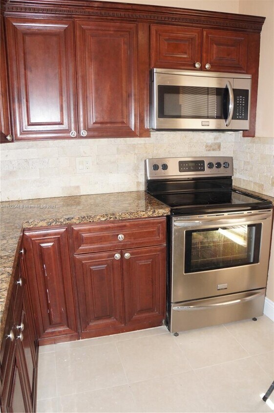 Foto principal - 6090 NW 64th Ave