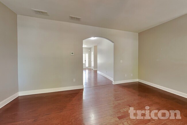 Foto del edificio - 6259 Baltusrol Trce