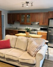 Building Photo - 544 Tolend Rd